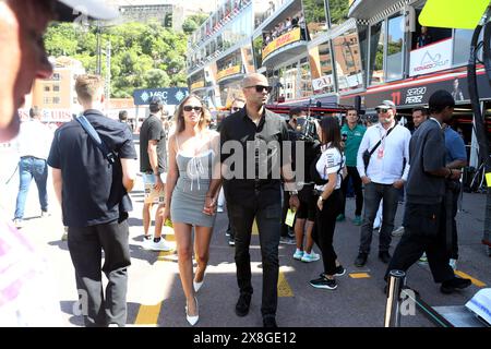 Monaco, Frankreich. Mai 2024. © PHOTOPQR/NICE MATIN/Jean Francois Ottonello ; Monaco ; 25/05/2024 ; 81e Grand Prix de Monaco 2024 - Formule 1 - Pitlane - Tony Parker et Agathe Teyssier Monaco GP Mai 2024 Credit: MAXPPP/Alamy Live News Stockfoto