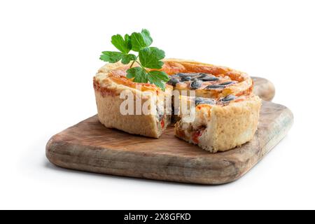 Hühnerfleisch Mini Pie isoliert auf weiß Stockfoto