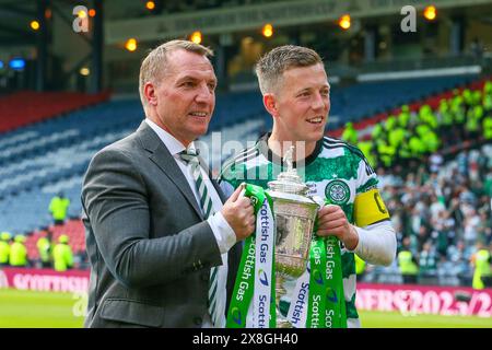 Glasgow, Großbritannien. Mai 2024. Celtic gewann den Scottish Cup im Hampden Park in Glasgow, Schottland, Großbritannien, nachdem Adam Idah in 90 Minuten für Celtic geschossen hatte. Callum McGregor, Kapitän der Celtic, und Brendan Rodgers, Manager der Celtic, nahmen den Cup an. Quelle: Findlay/Alamy Live News Stockfoto