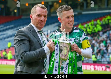 Glasgow, Großbritannien. Mai 2024. Celtic gewann den Scottish Cup im Hampden Park in Glasgow, Schottland, Großbritannien, nachdem Adam Idah in 90 Minuten für Celtic geschossen hatte. Callum McGregor, Kapitän der Celtic, und Brendan Rodgers, Manager der Celtic, nahmen den Cup an. Quelle: Findlay/Alamy Live News Stockfoto