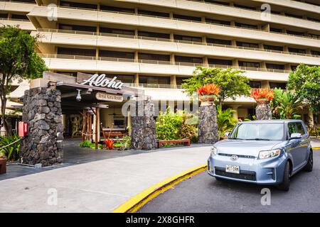 Hawaii (Big Island,) HI USA - 27. Oktober 2016: Niedliches Auto mit Kennzeichen „Wet Dream“ parkt am Eingang zum Royal Kona Resort Hotel. Stockfoto