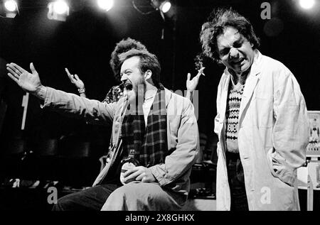 l-r: Ian Hogg (Perowne), Henry Woolf (Maurice) in AC/DC von Heathcote Williams im Theatre Upstairs, Royal Court Theatre, London SW1 14/05/1970 Design: John Gunter Regisseur: Nicholas Wright Stockfoto