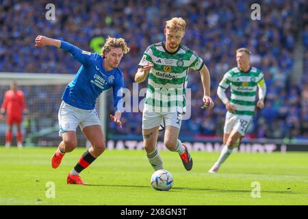 Glasgow, Großbritannien. Mai 2024. Celtic gewann den Scottish Cup im Hampden Park in Glasgow, Schottland, Großbritannien, nachdem Adam Idah in 90 Minuten für Celtic geschossen hatte. Callum McGregor, Kapitän der Celtic, und Brendan Rodgers, Manager der Celtic, nahmen den Cup an. Quelle: Findlay/Alamy Live News Stockfoto