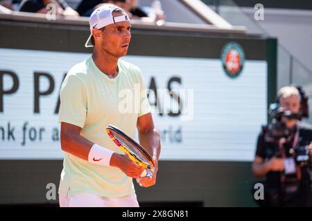 Paris, Frankreich. Mai 2024. Der Spanier Rafael Nadal nimmt am 25. Mai 2024 an einem Training während des French Open Tennis Turniers auf Court Philippe-Chatrier im Roland Garros Complex in Paris Teil. Foto: Alexis Jumeau/ABACAPRESS. COM Credit: Abaca Press/Alamy Live News Stockfoto