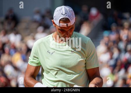 Paris, Frankreich. Mai 2024. Der Spanier Rafael Nadal nimmt am 25. Mai 2024 an einem Training während des French Open Tennis Turniers auf Court Philippe-Chatrier im Roland Garros Complex in Paris Teil. Foto: Alexis Jumeau/ABACAPRESS. COM Credit: Abaca Press/Alamy Live News Stockfoto