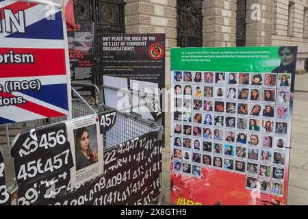 Westminister, London, Großbritannien 25. Mai 2024. Heute ist der 458. Tag des Protestes von Vahid Beheshti, der seine Kampagne fortsetzt, die mit einem Hungerstreik begann, als er die britische Regierung auffordert, das Korps der Islamischen Revolutionsgarde (IRGC) als verbotene Terrororganisation von der britischen Regierung aufzulisten. Beheshti nennt die IRGC eine Bedrohung für die nationale Sicherheit im Vereinigten Königreich, mit ihren Verbindungen zur Hamas und der Hisbollah, zusätzlich zu ihrem Einsatz terroristischer Taktiken einschließlich Tötungen und Geiselnahmen. Helen Cowles / Alamy Live News. Stockfoto