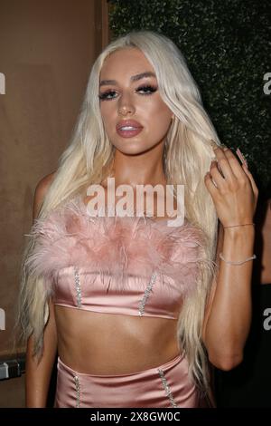 MIAMI, FL, USA - 18. JUNI 2022. Model und Influencerin Caroline Derpienski, Backstage bei der Models Unlimited Magazine Fashion Show. Stockfoto