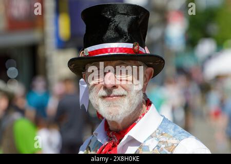 Chippenham, Wiltshire, Großbritannien, 25. Mai 2024. Ein Mitglied der Tinners Morris aus Devon wird während des Eröffnungstages des Chippenham Folk Festivals 2024 gezeigt. Quelle: Lynchpics/Alamy Live News Stockfoto