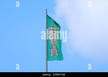 Berlin, Deutschland. Mai 2024. Fussball DFB-Pokal Finale 1. FC Kaiserslautern - Bayer 04 Leverkusen am 25.05.2023 im Olympiastadion Berlin Symbolbild/Symbolfoto DFB-Pokal Fahne DFB-Vorschriften verbieten die Verwendung von Fotografien als Bildsequenzen und/oder Quasi-Video. Foto: Revierfoto Credit: ddp Media GmbH/Alamy Live News Stockfoto