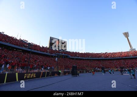 Kairo, Ägypten. Mai 2024. KAIRO, ÄGYPTEN - 25. MAI: Ein allgemeiner Blick auf das Stadion während des CAF Champions League Final Second Leg Matches zwischen Al Ahly und Esperance Sportive Tunis im Cairo International Stadium am 25. Mai 2024 in Kairo, Ägypten. (Foto von M.. Bayoumy/SFSI) Credit: Sebo47/Alamy Live News Stockfoto