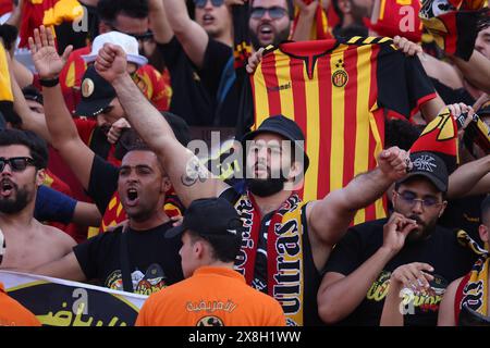 Kairo, Ägypten. Mai 2024. KAIRO, ÄGYPTEN - 25. MAI: Fans von Esperance Sportive Tunis während des CAF Champions League Final Second Leg Matches zwischen Al Ahly und Esperance Sportive Tunis im Cairo International Stadium am 25. Mai 2024 in Kairo. (Foto: MB Media/Getty Images) Credit: Sebo47/Alamy Live News Stockfoto