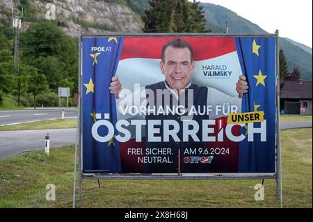 Plakate österreichischer, politische Parteien zur EU-Wahl am 9.Juni 2024, am 24.05.2024. Das Bild zeigt ein Plakat der Freiheitlichen Partei Österreich, mit dem EU-Spitzenkandidaten der FPÖ, Harald Vilimsky und dem Slogan Vorhang auf für Österreich 2024 - Plakate österreichischer, politische Parteien zur EU-Wahl am 9.Juni 2024, am 16.05.2024. *** Plakate österreichischer Parteien zur EU-Wahl am 9. Juni 2024, am 24. 05 2024 das Bild zeigt ein Plakat der Freiheitlichen Partei Österreichs mit dem EU-Spitzenkandidaten der FPÖ, Harald Vilimsky und dem Slogan Vorhang auf für Österreich 2024 POS Stockfoto