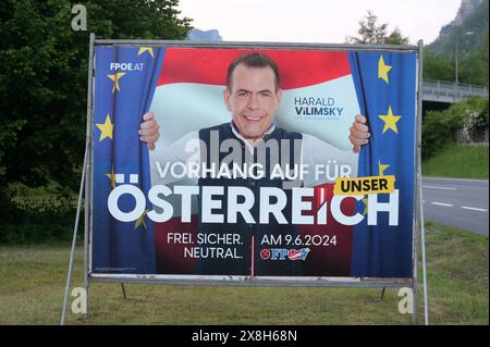 Plakate österreichischer, politische Parteien zur EU-Wahl am 9.Juni 2024, am 24.05.2024. Das Bild zeigt ein Plakat der Freiheitlichen Partei Österreich, mit dem EU-Spitzenkandidaten der FPÖ, Harald Vilimsky und dem Slogan Vorhang auf für Österreich 2024 - Plakate österreichischer, politische Parteien zur EU-Wahl am 9.Juni 2024, am 16.05.2024. *** Plakate österreichischer Parteien zur EU-Wahl am 9. Juni 2024, am 24. 05 2024 das Bild zeigt ein Plakat der Freiheitlichen Partei Österreichs mit dem EU-Spitzenkandidaten der FPÖ, Harald Vilimsky und dem Slogan Vorhang auf für Österreich 2024 POS Stockfoto