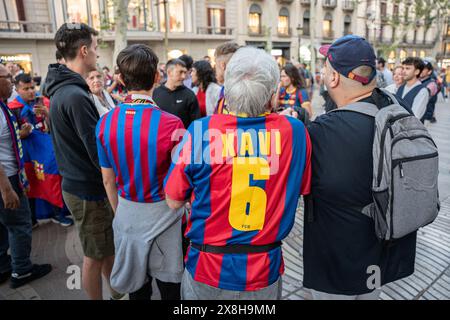 Barcelona, Barcelona, Spanien. Mai 2024. Dutzende FCBarcelona-Fans feiern die Women's Champions League am Canaletas-Brunnen, nachdem die Culers am 25. Mai 2024 im San Mamés Stadion in Barcelona Olympique Lyonnais 2-0 besiegt hatten. (Kreditbild: © Marc Asensio Clupes/ZUMA Press Wire) NUR REDAKTIONELLE VERWENDUNG! Nicht für kommerzielle ZWECKE! Quelle: ZUMA Press, Inc./Alamy Live News Stockfoto