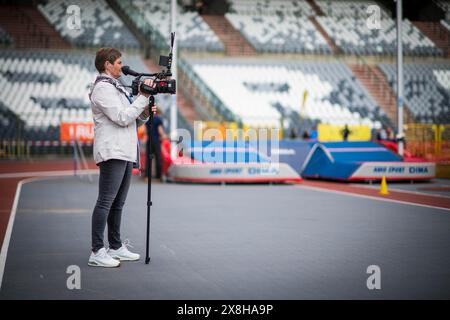 Brüssel, Belgien Mai 2024. Ein Kameramann auf der IFAM Outdoor (World Athletics Continental Tour, Bronze Meeting, Samstag, 25. Mai 2024, in Brüssel. BELGA FOTO LUCIEN LAMBOTTE Credit: Belga Nachrichtenagentur/Alamy Live News Stockfoto