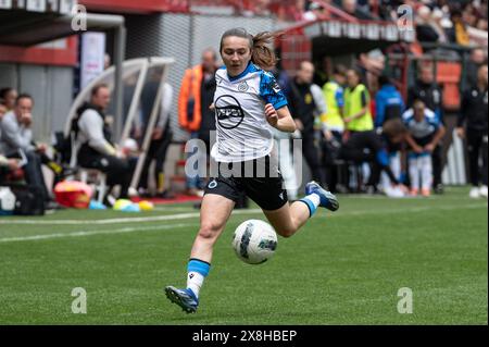 Lüttich, Belgien. Mai 2024. Lüttich, Belgien, 25. Mai 2024: Angel Kerkhove (13 Club YLA) kontrolliert den Ball während des Lotto Super League Play-off Spiels zwischen Standard Femina und Club YLA im Stade Maurice Dufrasne in Lüttich, Belgien (Martin Pitsch/SPP) Credit: SPP Sport Press Photo. /Alamy Live News Stockfoto