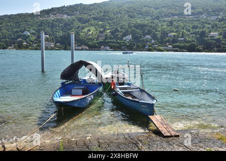 Fischerboote am Ufer der Isola dei Pescatori, Lago Maggiore. Stockfoto