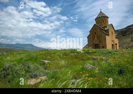 Areni, Armenien - 12. Mai 2024: Kirche der Heiligen Mutter Gottes oder Surb Astvatsatsin von Areni in Areni, Armenien. Stockfoto