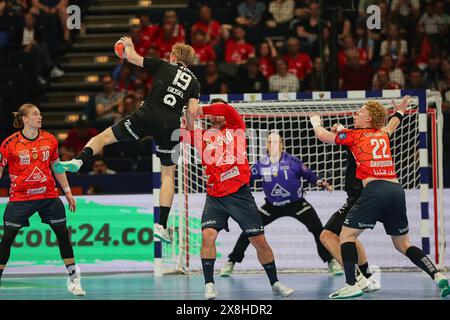 Hamburg, Hamburg, Deutschland. Mai 2024. Mathias Gidsel - Fuechse Berlin 19 in Aktion während des EHF Finals Männer 2024 Handball in Hamburg (Credit Image: © Mathias Schulz/ZUMA Press Wire) NUR REDAKTIONELLE VERWENDUNG! Nicht für kommerzielle ZWECKE! Stockfoto