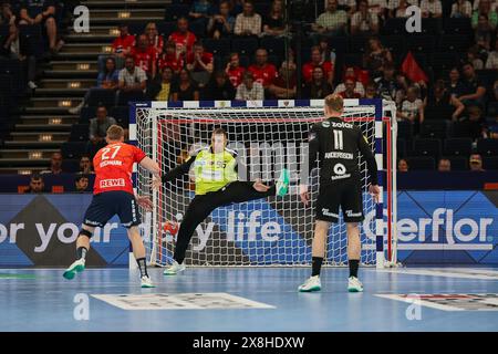 Hamburg, Hamburg, Deutschland. Mai 2024. Dejan Milosavljev - Fuechse Berlin 96 in Aktion während des EHF Finals Männer 2024 Handball in Hamburg (Bild: © Mathias Schulz/ZUMA Press Wire) NUR REDAKTIONELLE VERWENDUNG! Nicht für kommerzielle ZWECKE! Stockfoto