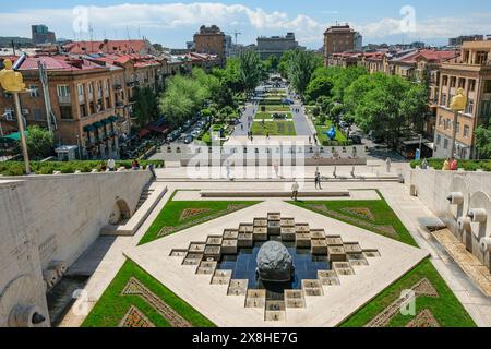 Jerewan, Armenien - 16. Mai 2024: Blick auf den Alexander Tamanyan Park vom Kaskadenkomplex in Jerewan, Armenien. Stockfoto