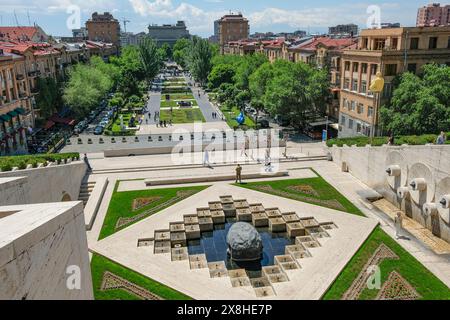 Jerewan, Armenien - 16. Mai 2024: Blick auf den Alexander Tamanyan Park vom Kaskadenkomplex in Jerewan, Armenien. Stockfoto