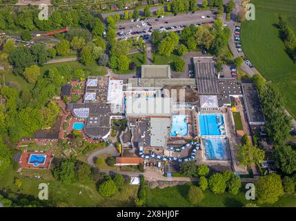 Luftbild, LAGO die Therme im Gysenbergpark Revierpark, Freibad Schwimmbad und Wellness-Center, Reparaturarbeiten, ein Becken muss erneuert werden, Börnig, Herne, Ruhrgebiet, Nordrhein-Westfalen, Deutschland ACHTUNGxMINDESTHONORARx60xEURO *** Rundblick, LAGO die Therme im Gysenbergpark Revierpark, Freibad und Wellnesscenter, Reparaturarbeiten, ein Pool muss erneuert werden, Börnig, Herne, Ruhrgebiet, Nordrhein-Westfalen, Deutschland ACHTUNGxMINDESTHONORARx60xEURO Stockfoto