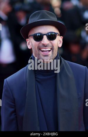 Cannes, Frankreich. Mai 2024. JR nimmt am Roten Teppich der Abschlusszeremonie beim 77. Jährlichen Filmfestival von Cannes am 25. Mai 2024 im Palais des Festivals in Cannes, Frankreich Teil Credit: BTWImages/Alamy Live News Stockfoto