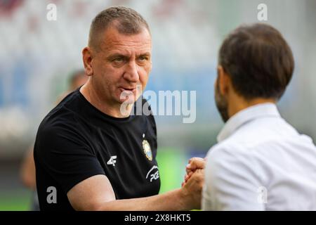 Lodz, Polen - 25. Mai 2024. Kamil Kieres Coach von Stal wurde während des Polnischen PKO Ekstraklasa League-Spiels zwischen LKS Lodz und Stal Mielec im Wladyslaw Krol Municipal Stadium gesehen. Quelle: Mikołaj Barbanell/Alamy Live News Stockfoto