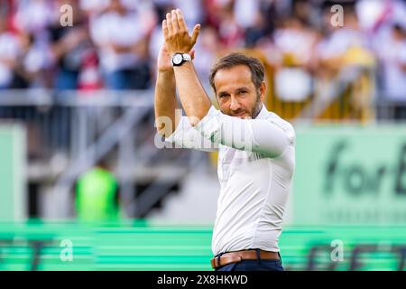 Lodz, Polen - 25. Mai 2024. Marcin Matysiak Coach von LKS applaudiert beim polnischen PKO Ekstraklasa League Spiel zwischen LKS Lodz und Stal Mielec im Wladyslaw Krol Municipal Stadium. Quelle: Mikołaj Barbanell/Alamy Live News Stockfoto