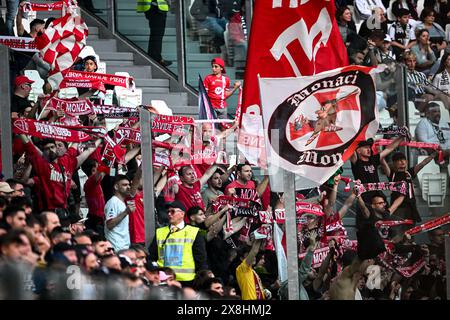 Turin, Italien. Mai 2024. Allianz Stadium, 25.05.2025: Monza Fans während des Spiels der Serie A zwischen Juventus FC und AC Monza im Allianz Stadium in Turin, Italien Fußball (Cristiano Mazzi/SPP) Credit: SPP Sport Pressefoto. /Alamy Live News Stockfoto