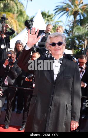 Cannes, Frankreich. Mai 2024. Wim Wenders nimmt am 25. Mai 2024 am Roten Teppich der Abschlusszeremonie beim 77. Filmfestival von Cannes im Palais des Festivals Teil. Foto: DGP/imageSPACE/SIPA USA Credit: SIPA USA/Alamy Live News Stockfoto