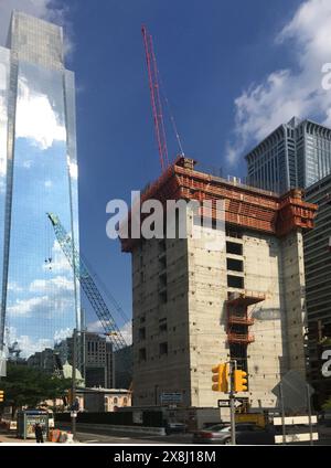 Der Kern des Comcast Technology Center liegt einen Block vom ursprünglichen Comcast Center in Philadelphia entfernt. Stockfoto