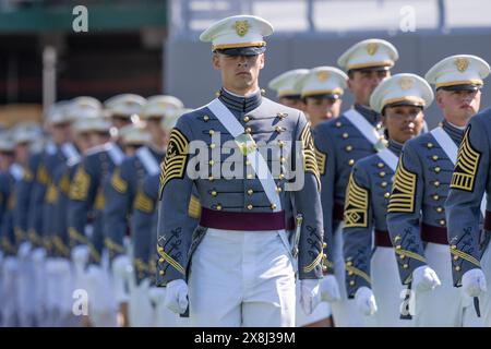 West Point, USA. Mai 2024. Die Absolventen kommen am 25. Mai 2024 zur Abschlussfeier der U.S. Military Academy der Klasse 2024 in West Point, NY. Präsident Joe Biden hielt eine Antrittsrede. Er wiederholte die Unterstützung der USA für die Ukraine, erwähnte jedoch, dass kein US-Militär in die Ukraine entsandt werde. Er erwähnte, dass das Militär humanitäre Hilfe für die Bevölkerung von Gaza leistet. 1.231 Kadetten kamen 2020 in West Point ein und 036 graduierten. (Foto: Lev Radin/SIPA USA) Credit: SIPA USA/Alamy Live News Stockfoto