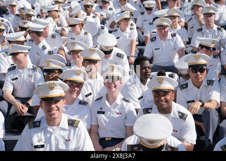 West Point, USA. Mai 2024. Unterschüler nehmen am 25. Mai 2024 an der Abschlussfeier der U.S. Military Academy der Klasse 2024 in West Point, NY, Teil und jubeln den Absolventen zu. Präsident Joe Biden hielt eine Antrittsrede. Er wiederholte die Unterstützung der USA für die Ukraine, erwähnte jedoch, dass kein US-Militär in die Ukraine entsandt werde. Er erwähnte, dass das Militär humanitäre Hilfe für die Bevölkerung von Gaza leistet. 1.231 Kadetten kamen 2020 in West Point ein und 036 graduierten. (Foto: Lev Radin/SIPA USA) Credit: SIPA USA/Alamy Live News Stockfoto