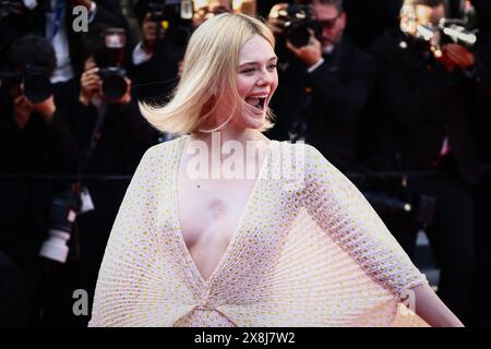 Cannes, Frankreich. Mai 2024. Elle Fanning nimmt am Roten Teppich der Abschlusszeremonie beim 77. Jährlichen Filmfestival in Cannes am 25. Mai 2024 im Palais des Festivals Teil. (Kreditbild: © Beata Zawrzel/ZUMA Press Wire) NUR REDAKTIONELLE VERWENDUNG! Nicht für kommerzielle ZWECKE! Stockfoto