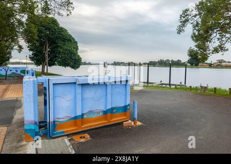 Die Flood Levee Mauer bei Grafton an der Südseite des Clarence River Stockfoto