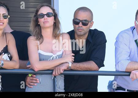 Monaco, Monaco. Mai 2024. Tony Parker und seine Freundin Agathe Teyssier nehmen am 25. Mai 2024 in Monaco an der Formel-1-Weltmeisterschaft 2024 in Montecarlo Teil. Foto: Laurent Zabulon/ABACAPRESS. COM Credit: Abaca Press/Alamy Live News Stockfoto