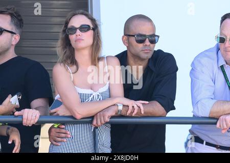 Monaco, Monaco. Mai 2024. Tony Parker und seine Freundin Agathe Teyssier nehmen am 25. Mai 2024 in Monaco an der Formel-1-Weltmeisterschaft 2024 in Montecarlo Teil. Foto: Laurent Zabulon/ABACAPRESS. COM Credit: Abaca Press/Alamy Live News Stockfoto