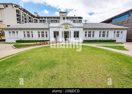 Das 1921 erbaute ehemalige Cairns Courthouse wurde von Alfred Barton Brady, Queensland Government Architect, entworfen und ist heute eine bedeutende Kunstgalerie für die Stadt Stockfoto