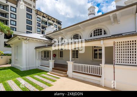 Das 1921 erbaute ehemalige Cairns Courthouse wurde von Alfred Barton Brady, Queensland Government Architect, entworfen und ist heute eine bedeutende Kunstgalerie für die Stadt Stockfoto