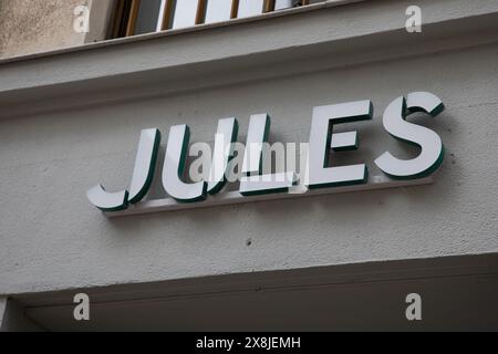 Bordeaux , Frankreich - 05 22 2024 : Jules Sign Text Store und Logo Brand Shop am Eingang Fassade Boutique Herrenbekleidung Stockfoto