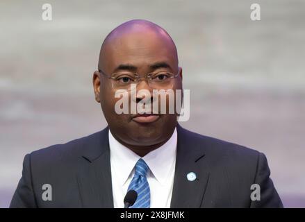 Jaime Harrison, Vorsitzender des Demokratischen Nationalkomitees (DNC), kommentiert die Medien beim Frühjahrsspaziergang vor dem Democratic National Convention 2024 im United Center in Chicago, Illinois am Mittwoch, den 22. Mai 2024. Die Veranstaltung findet vom 19. Bis 22. August 2024 in Chicago statt. Gutschrift: Ron Sachs/CNP für NY Post (EINSCHRÄNKUNG: KEINE tägliche Post. KEINE New York oder New Jersey Zeitungen oder Zeitungen im Umkreis von 75 Meilen um New York City.) Stockfoto