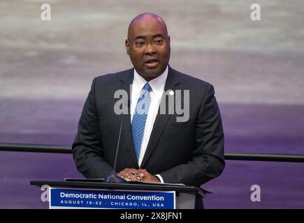 Jaime Harrison, Vorsitzender des Demokratischen Nationalkomitees (DNC), kommentiert die Medien beim Frühjahrsspaziergang vor dem Democratic National Convention 2024 im United Center in Chicago, Illinois am Mittwoch, den 22. Mai 2024. Die Veranstaltung findet vom 19. Bis 22. August 2024 in Chicago statt. Gutschrift: Ron Sachs/CNP für NY Post (EINSCHRÄNKUNG: KEINE tägliche Post. KEINE New York oder New Jersey Zeitungen oder Zeitungen im Umkreis von 75 Meilen um New York City.) Stockfoto