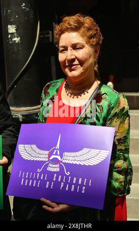 Paris, Frankreich. Mai 2024. Berivan Firat, Sprecher des CDKF bei der Eröffnung des Festivals der kurdischen Kulturen in Paris, Frankreich am 25. Mai 2024. Foto: Karim Ait Adjedjou/ABACAPRESS. COM Credit: Abaca Press/Alamy Live News Stockfoto