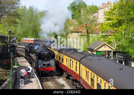 Dampfzug am Bahnhof Pickering an der North Yorkshire Moors Railway am Bahnhof Pickering North Yorkshire England UK GB Europe Stockfoto