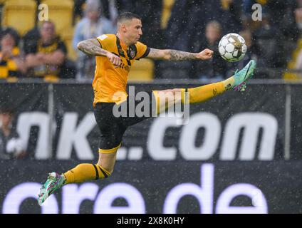 Dresden, Deutschland. Mai 2024. Fußball: Sachsen Cup, SG Dynamo Dresden - FC Erzgebirge Aue, Finale, Rudolf-Harbig-Stadion. Dynamos Panagiotis Vlachodimos spielt den Ball. Robert Michael/dpa/Alamy Live News Stockfoto