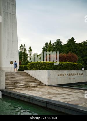 Singapur - 17. Mai 2024: Das Civilian war Memorial, ein Wahrzeichen in Singapur, das zum Gedenken an die während des Zweiten Weltkriegs getöteten Zivilisten errichtet wurde Stockfoto