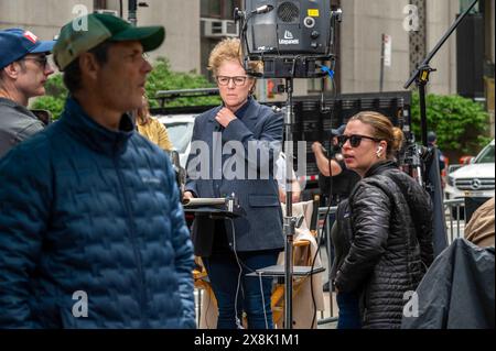 New York, NY, USA 05-14-2024 Susanne Craig wartet auf ein Interview vor der 100 Center Street Courthouse Manhattan Website von Trump Hush Money electio Stockfoto