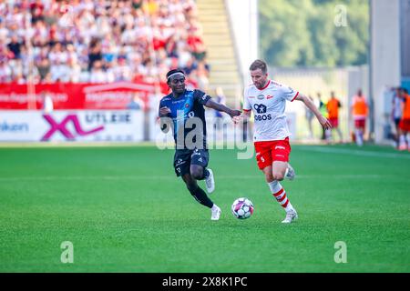 Fredrikstad, Norwegen, 25. Mai 2024. Fredrikstads Simen Rafn und Tromsø Yaw Paintsil im Eliteserien-Spiel zwischen Fredrikstad und Tromsø im Fredrikstad-Stadion. Quelle: Frode Arnesen/Alamy Live News Stockfoto